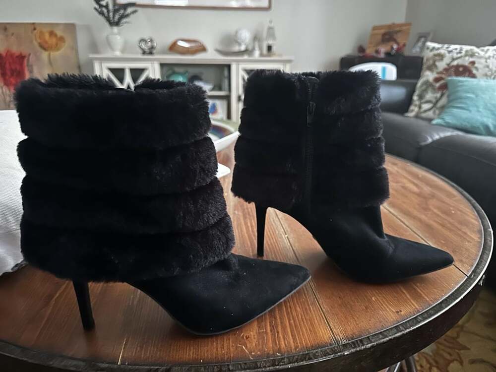 Thalia Sodi Rylie Faux Fur Microsuede Ankle Boots Black Pointed Toe Stiletto St